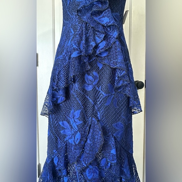 NWT Jay Godfrey Adrian Lace Tiered Gown. Size 6. - Picture 7 of 15